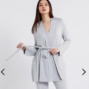 A PEA IN THE POD Sleep robe and cami tank. UEC. Pants not included.